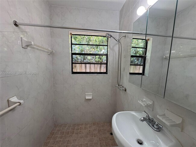 Foto del edificio - 807 86th St