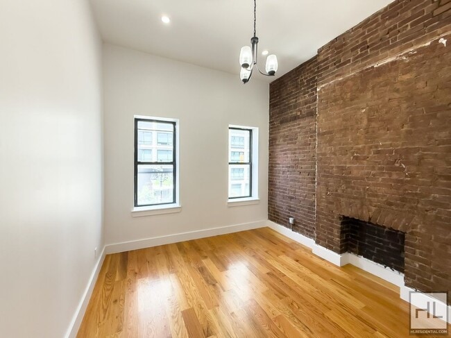 Building Photo - VANDERBILT AVENUE / Renovated 1-Bedroom in...