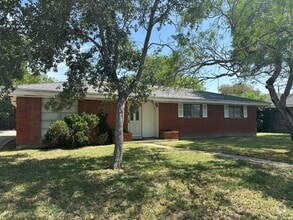 Building Photo - 203 Driftwood Dr