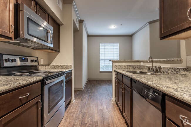 2 BR, 2 BA - 1098 SF - Hadley Midtown