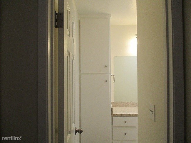 Foto del edificio - 2 br, 2 bath Apartment - 3827 Conrad Drive 13