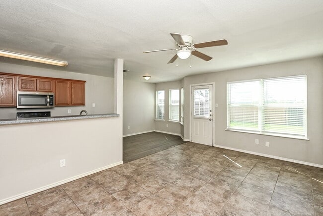 Building Photo - 1424 Pine Ln