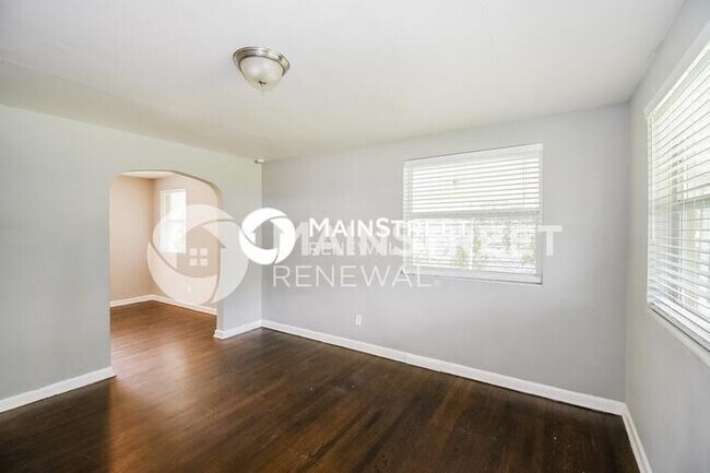 Foto del edificio - 3 Bedroom Pet-Friendly Home in Jacksonville, FL with Main Street Renewal
