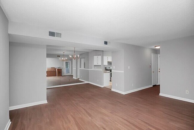 Foto del edificio - Updated First Floor 2BD/2BA Condo in Forest Ridge!