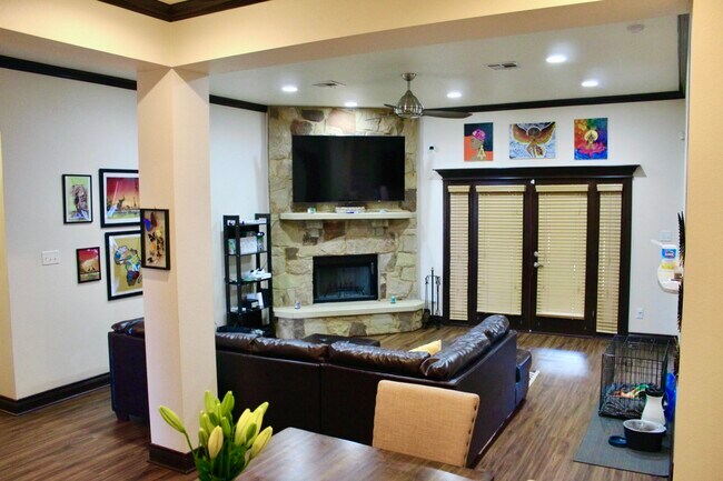 Living Area from Dining Area - 4807 Telluride Dr