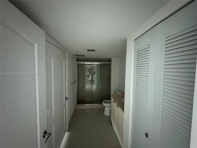 Building Photo - 2101 Brickell Ave