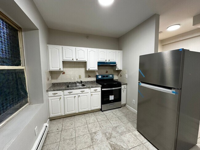 Building Photo - 234 6th Ave W