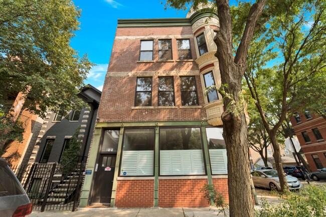 Building Photo - 2329 N Oakley Ave