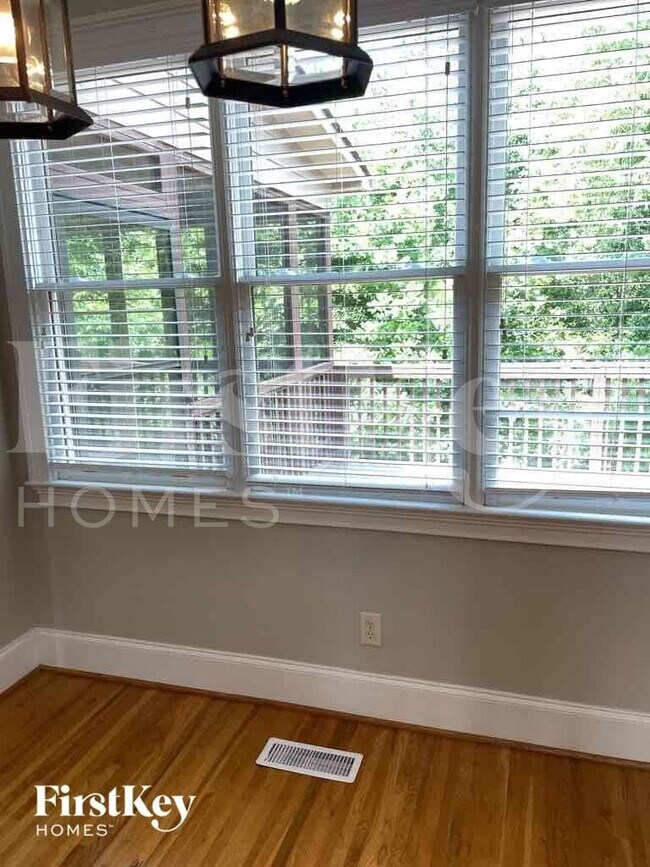 Foto del edificio - 1046 Highland Park Pl
