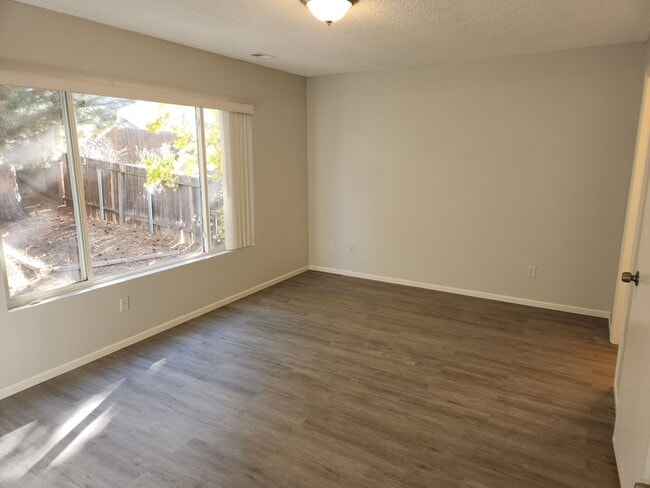 Photo - Ridgeview @ Stetson Hills- Newly remodeled 3 bedroom House