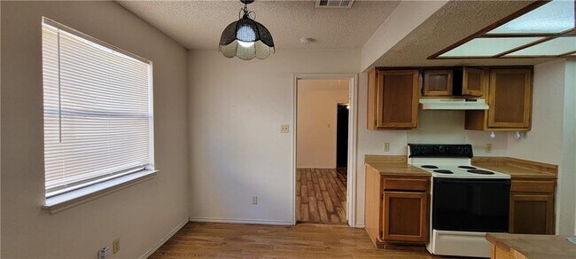 Building Photo - 9404 Kempler Dr