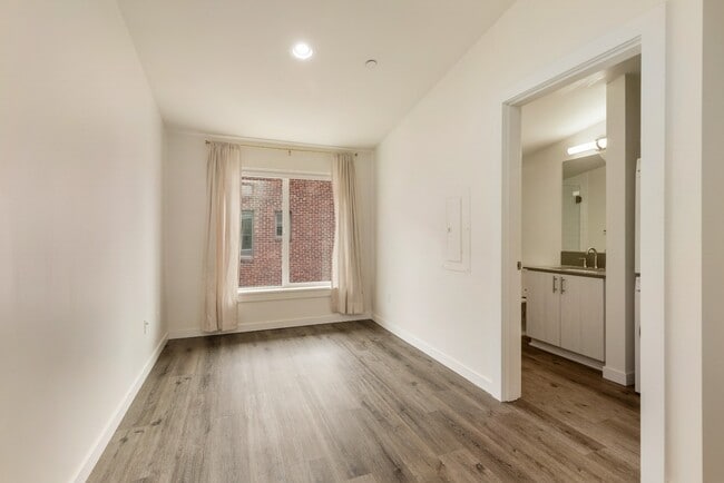 Building Photo - Modern Apartments in Prime Queen Anne Loca...