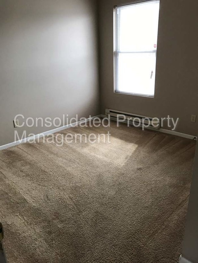 Building Photo - 425 Romig St