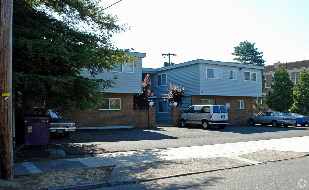 Building Photo - 302-318 NE 81st Ave