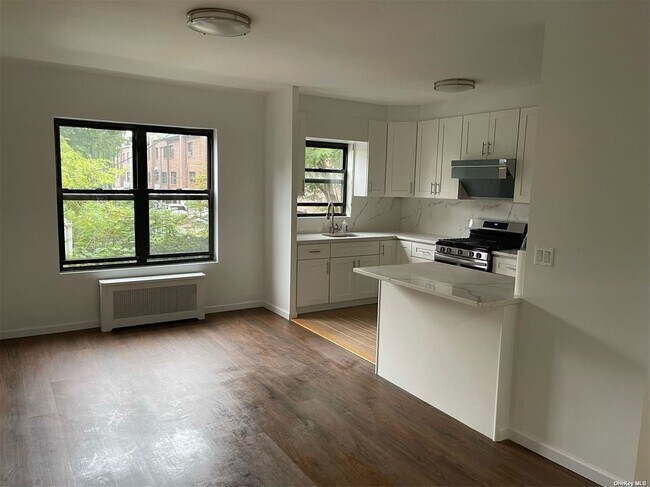 Building Photo - 96-11 68th Ave