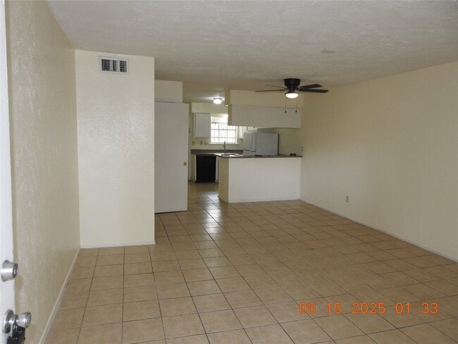 Foto del edificio - 6305 Westward St