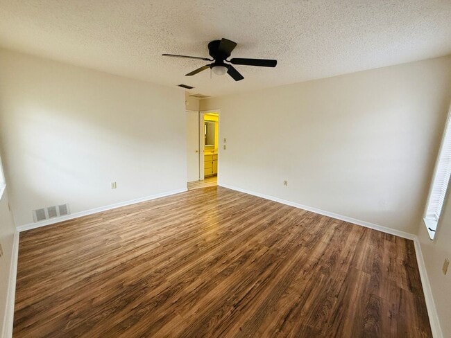 Foto del edificio - 2 Bedroom 2 bathroom home for Rent in Weeki Wachee FL!