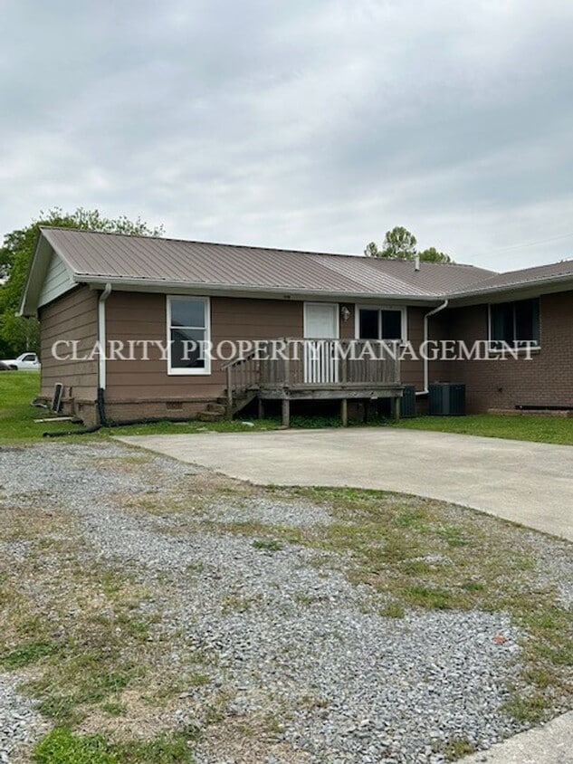 Primary Photo - Spacious 3 bedroom apartment near Lee!