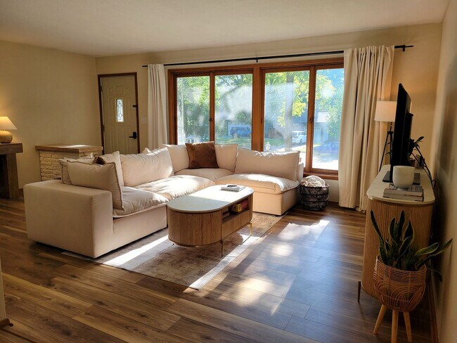Foto del edificio - 3 Bedroom Unit