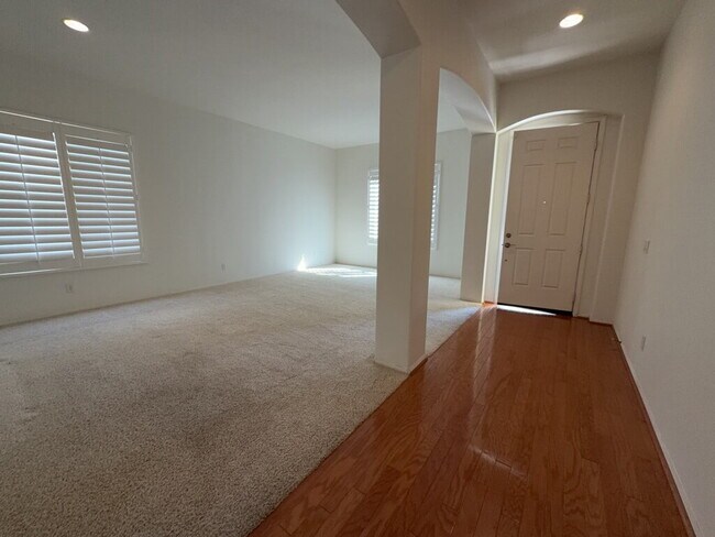 Foto del edificio - "Spacious  4-Bedroom Oasis in Riverside with 2 Full Baths and 2,470 Sq Ft of Comfort!" NO PETS AL...