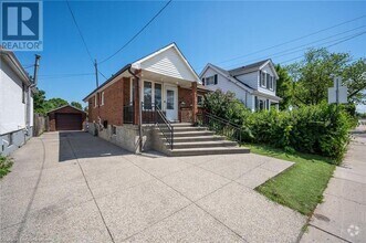 Building Photo - 525 Britannia Ave
