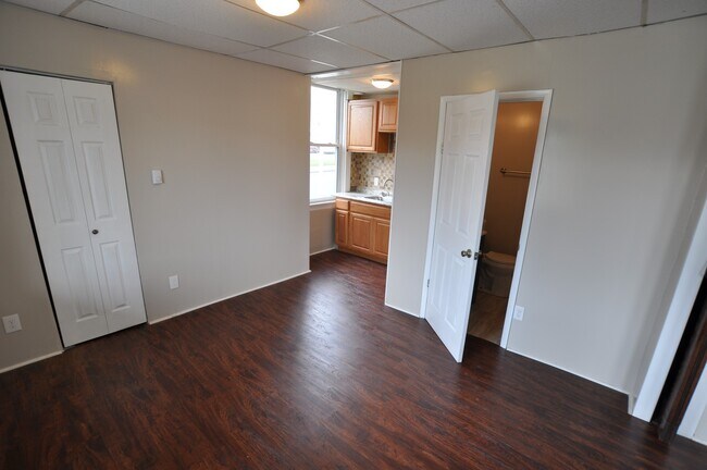 Building Photo - Spacious and Charming Efficiency Apartment...