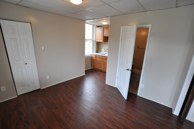 Building Photo - Studio/Efficiency on 1st Floor – No Application Fee! (Beaver Falls)