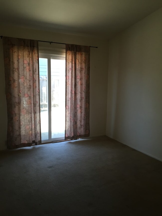 Building Photo - 925 Camino Lindo