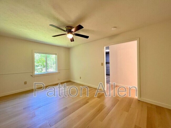 Foto del edificio - 239 Cedar Hill Rd