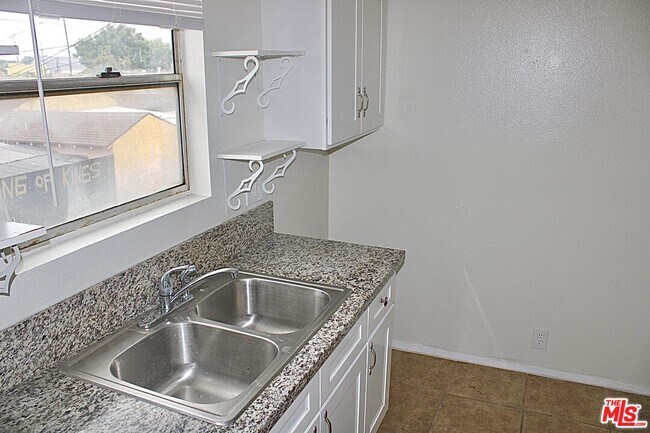 Foto del edificio - 417 E 99th St