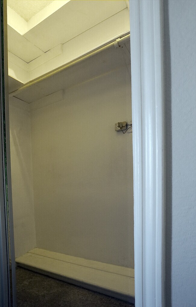 Closet - 1307 Kinney Ave