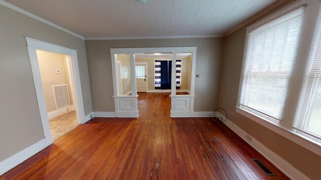 Building Photo - 642 Cotton Ave