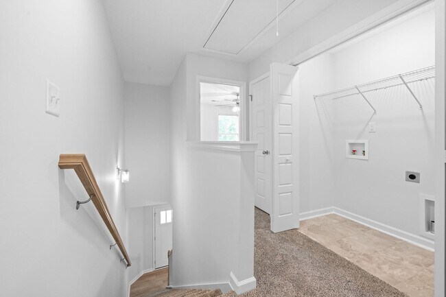 Foto del edificio - 2 Bedroom Condo For Rent Near Riverside Dr...