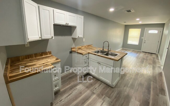 Foto del edificio - 1378 Eloise Rd