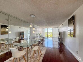 Building Photo - 800 Parkview Dr