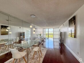 Building Photo - 800 Parkview Dr
