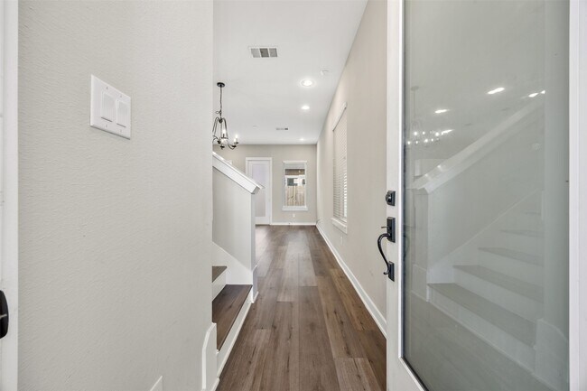 Foto del edificio - 8451 Berry Brush Ln