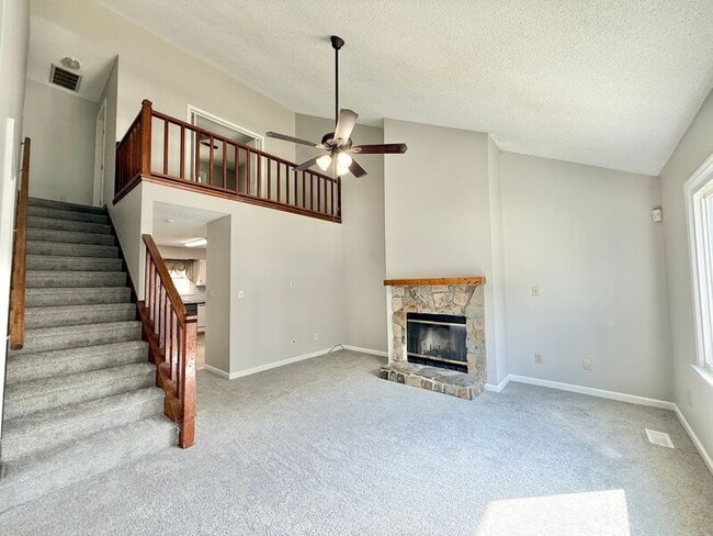 Building Photo - 825 Rawls Dr