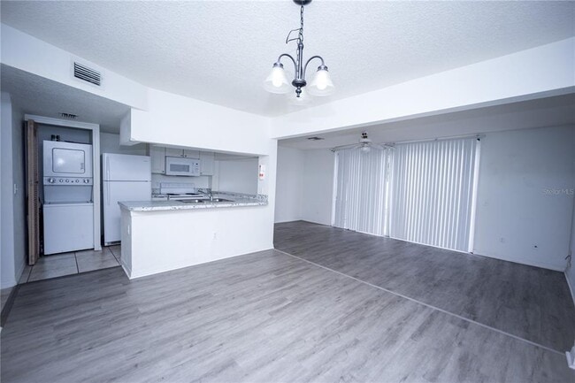 Building Photo - 811 Orchid Dr