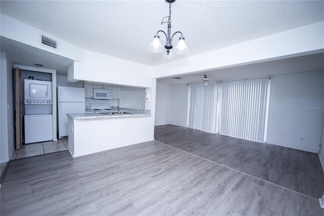 Foto del edificio - 811 Orchid Dr