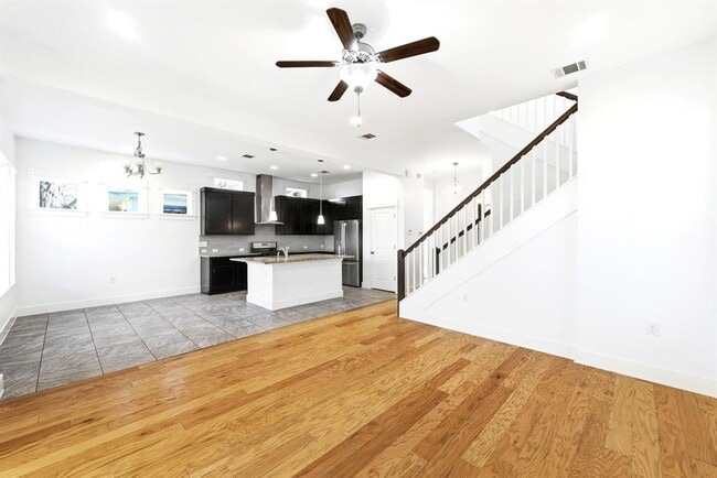 Building Photo - 1912 Haskell St