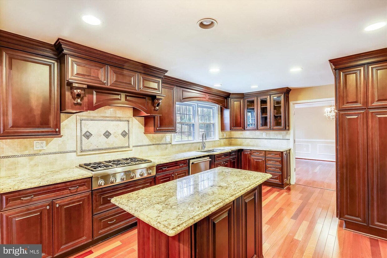 Primary Photo - 11309 Willowbrook Dr