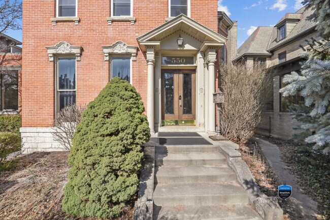 Building Photo - 550 E Town St