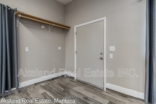 Foto del edificio - 3009 W Lathrop Rd