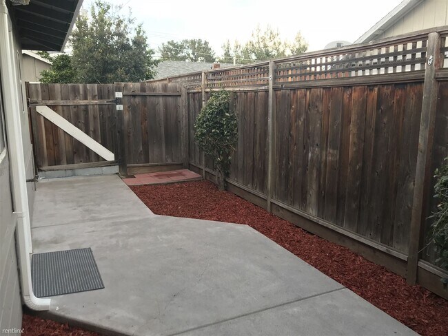 Building Photo - Studio, 1 bath House - 11841 Southwood Drive