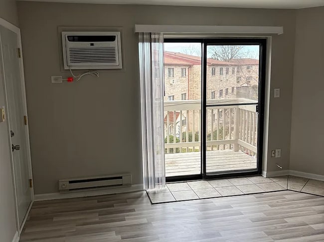 Building Photo - 448 E Osage Ln