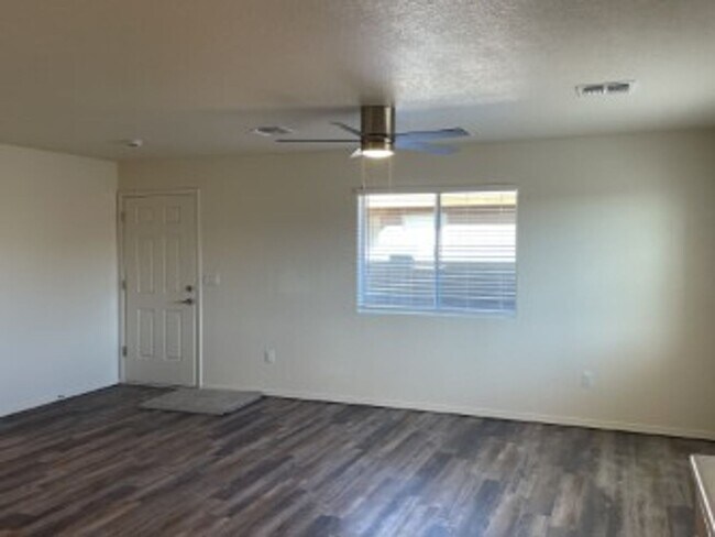 Foto del edificio - 1171 Regency Dr