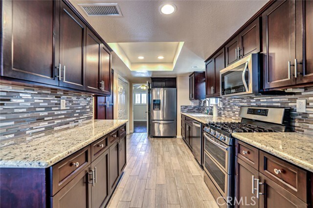 Foto del edificio - 15034 Gale Ave