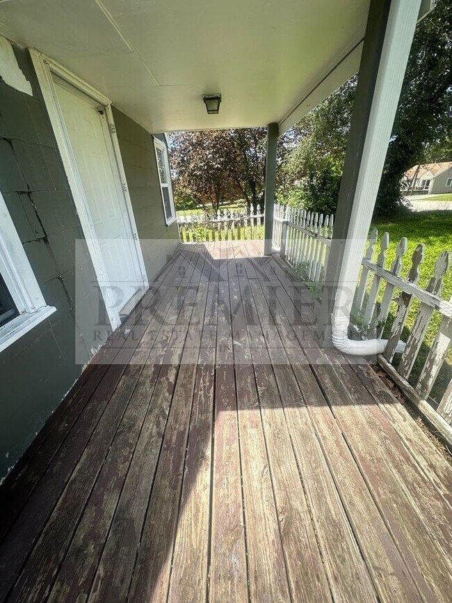 Foto del edificio - 10005 E 53rd St, Raytown, MO 64133- 3 bd / 1 ba house in Raytown Rent $1250