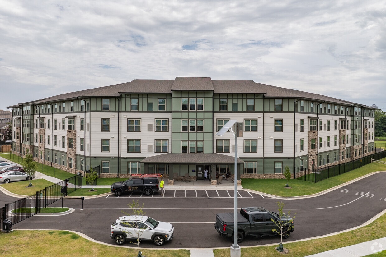 Building Photo - Edgeview at Legends Park